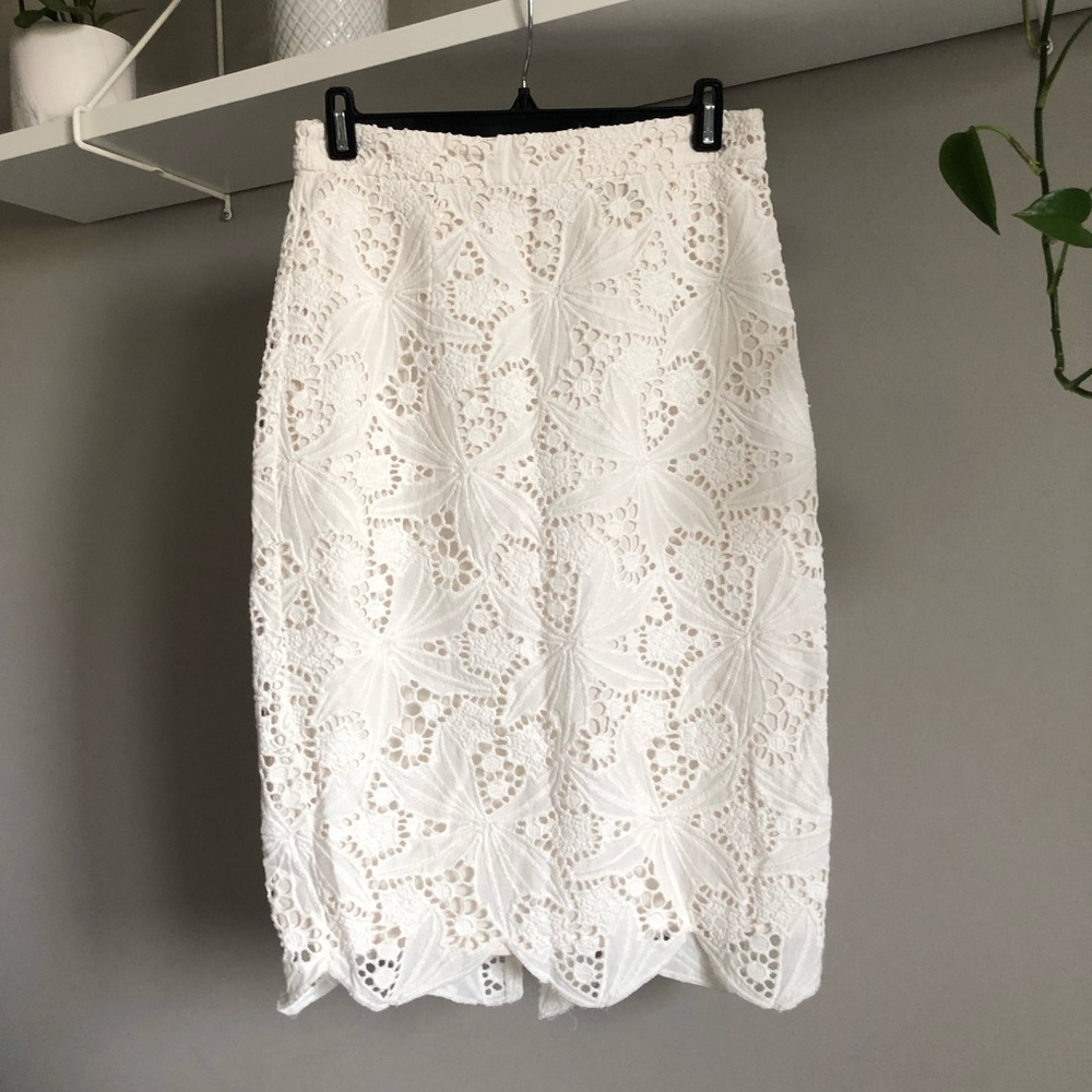 Scalloped lace skirt